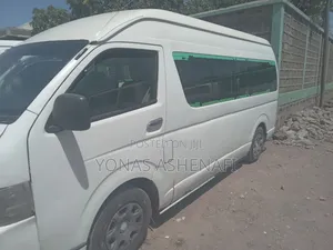 Toyota HiAce 2016 White