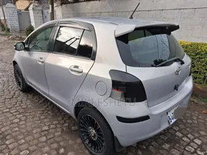 Toyota Yaris 2010 Gray