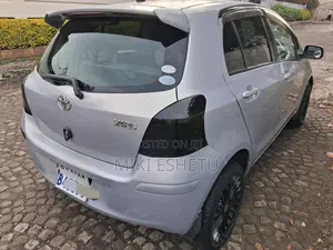 Toyota Yaris 2010 Gray