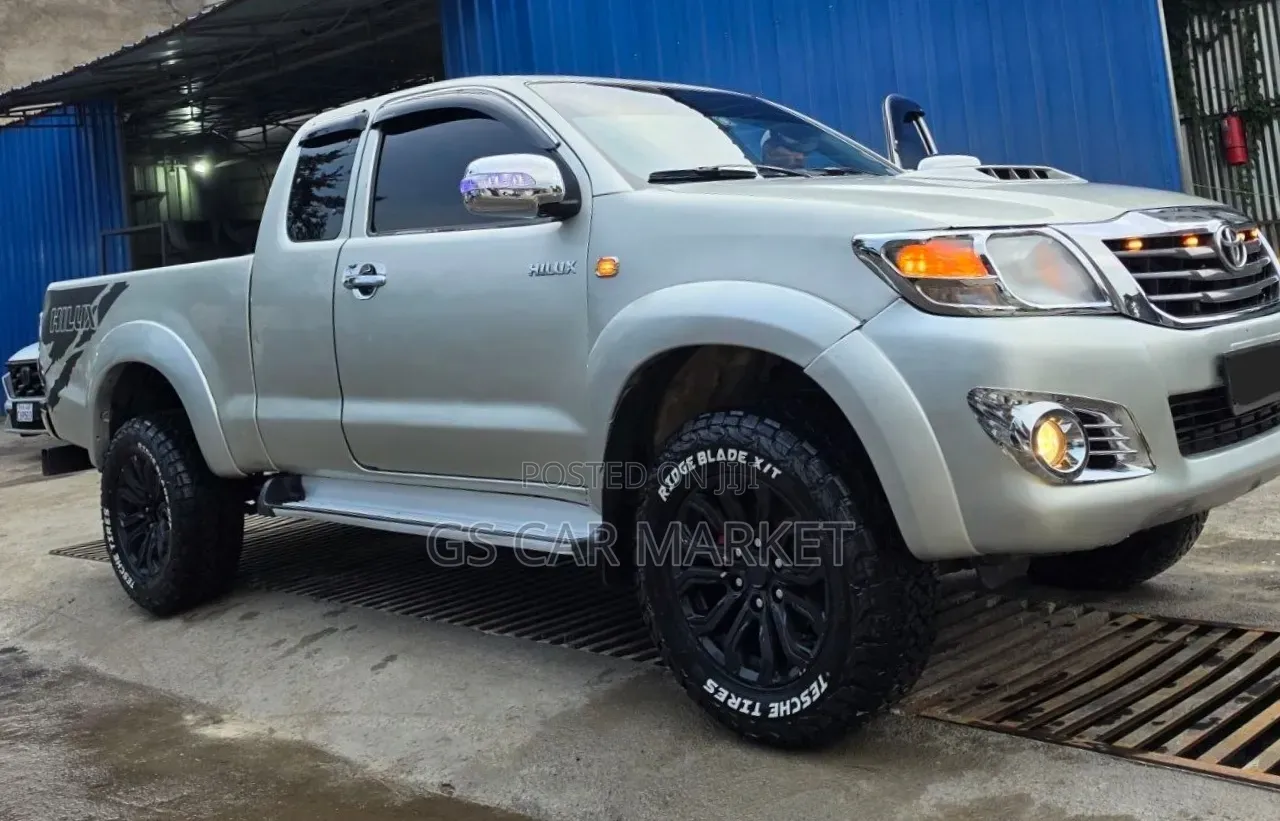 Toyota Hilux 2012 Silver