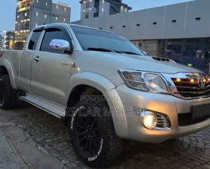 Toyota Hilux 2012 Silver