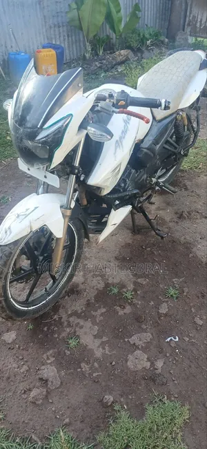TVS Apache 180 RTR 2018 White