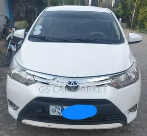 Toyota Yaris 2013 White