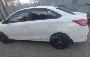 Toyota Yaris 2013 White