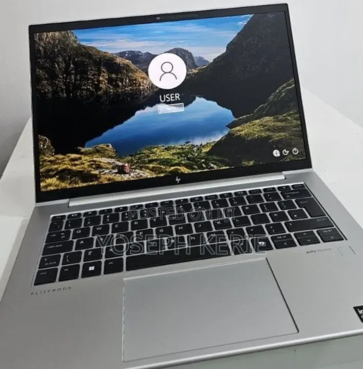 New Laptop HP EliteBook 830 8GB Intel Core Ultra 5 SSD 512GB