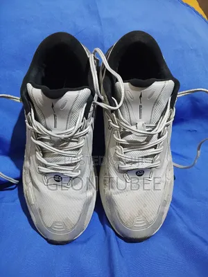 Lining Sport Shoes Size 40