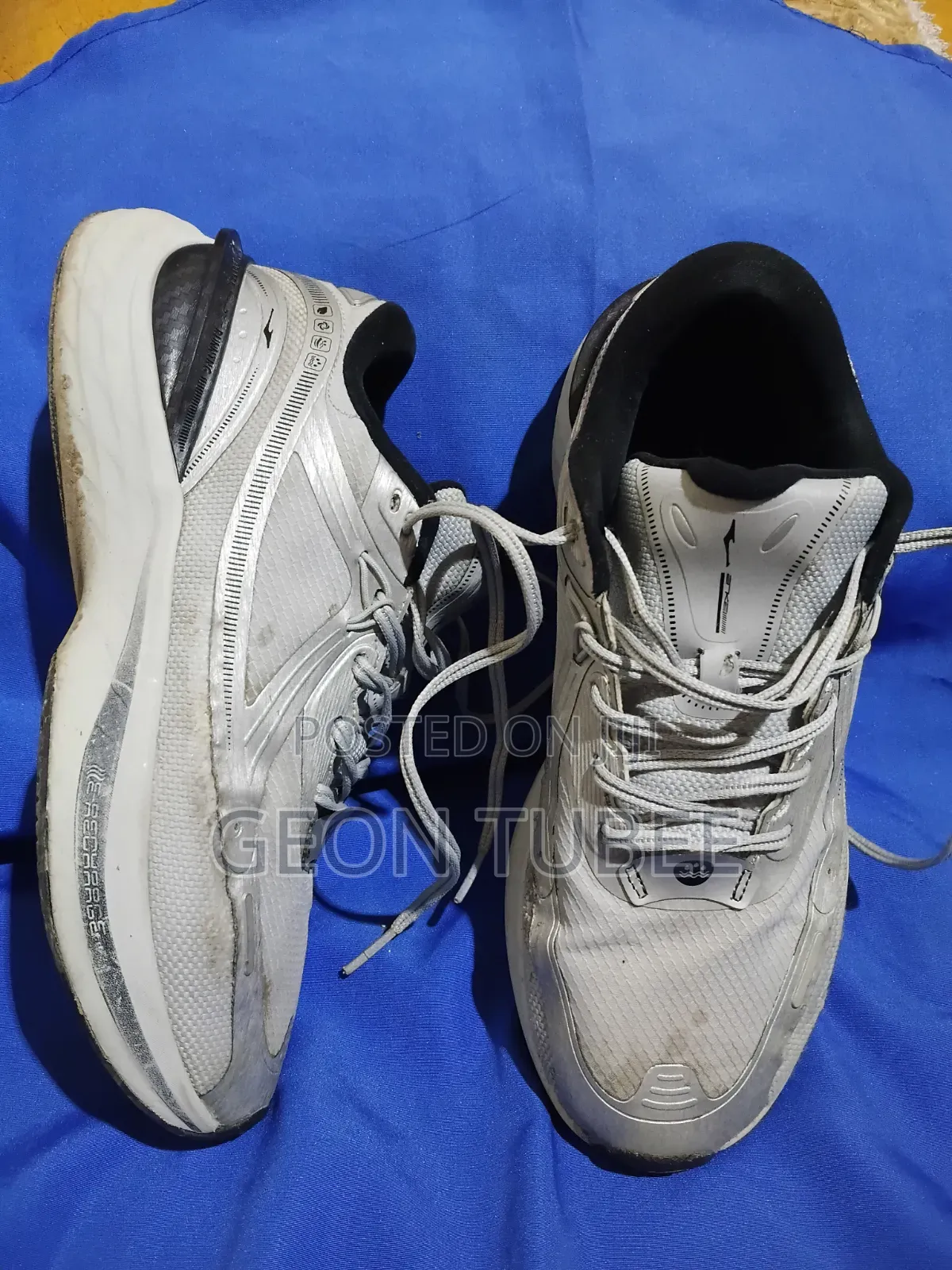 Lining Sport Shoes Size 40