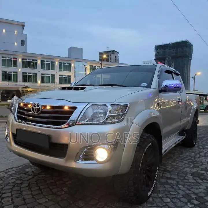 Toyota Hilux 2012 Silver