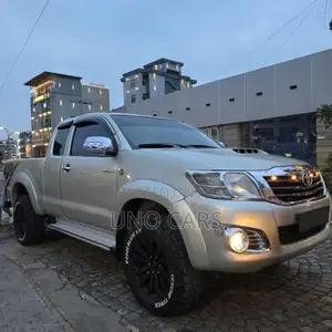 Toyota Hilux 2012 Silver
