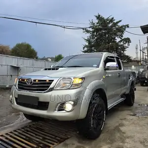 Toyota Hilux 2012 Silver