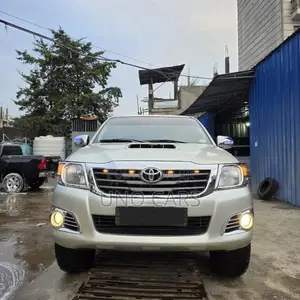 Toyota Hilux 2012 Silver