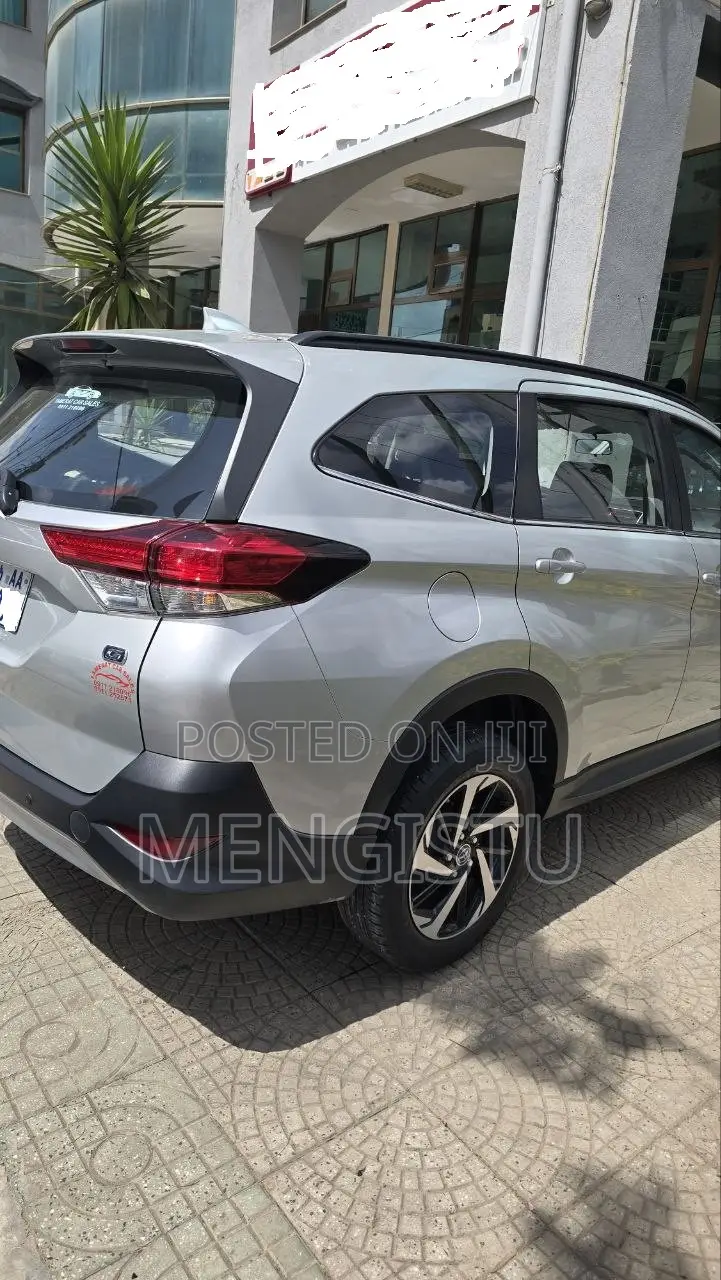Toyota Rush 2023 Silver