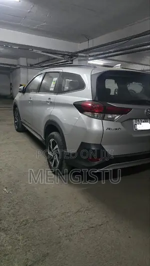 Toyota Rush 2023 Silver