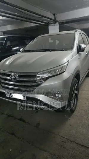Toyota Rush 2023 Silver
