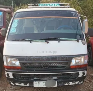 Toyota HiAce 2004 White