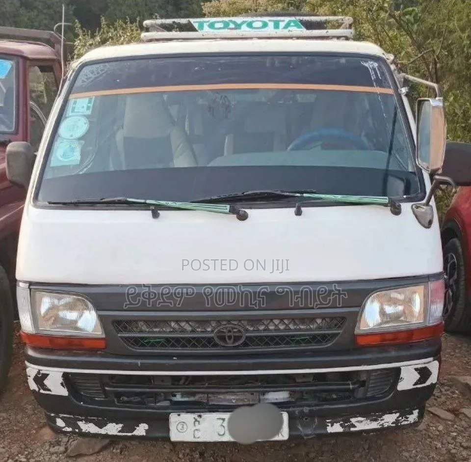 Toyota HiAce 2004 White