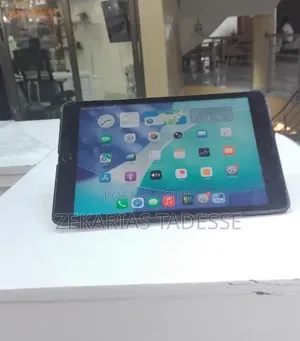 New Apple iPad 9.7 64 GB Silver