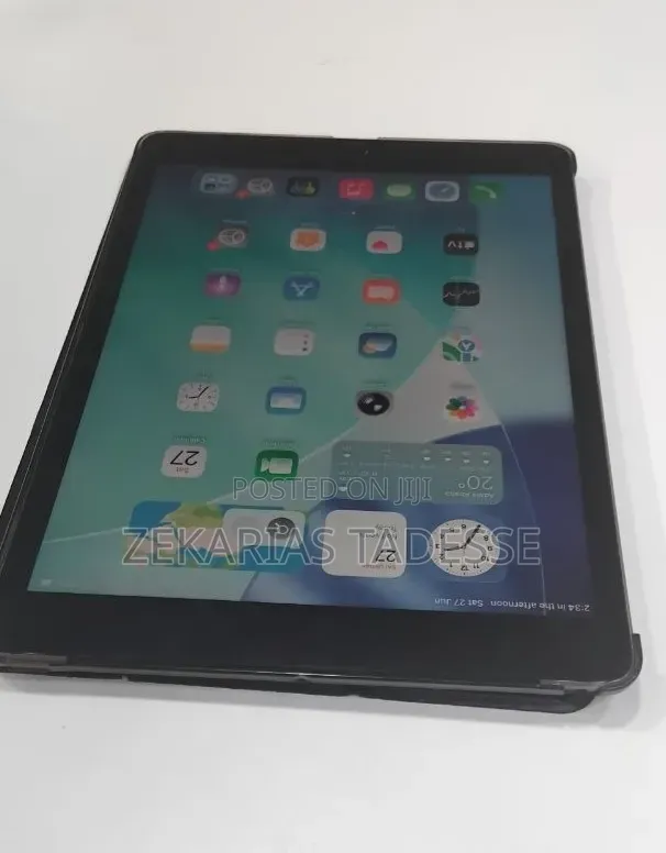 New Apple iPad 9.7 64 GB Silver