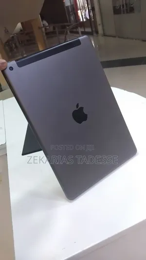 New Apple iPad 9.7 64 GB Silver