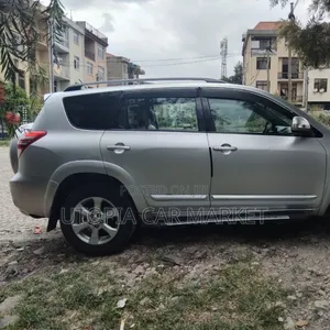 Toyota RAV4 2011