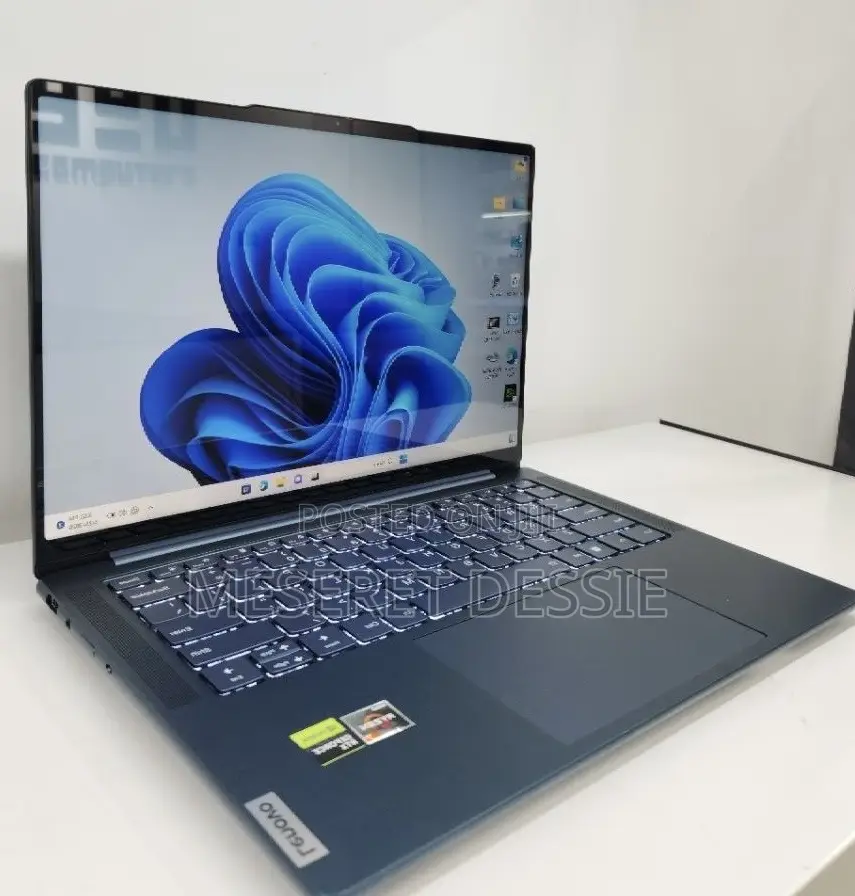 New Laptop Lenovo 16GB AMD Ryzen 7 SSD 512GB
