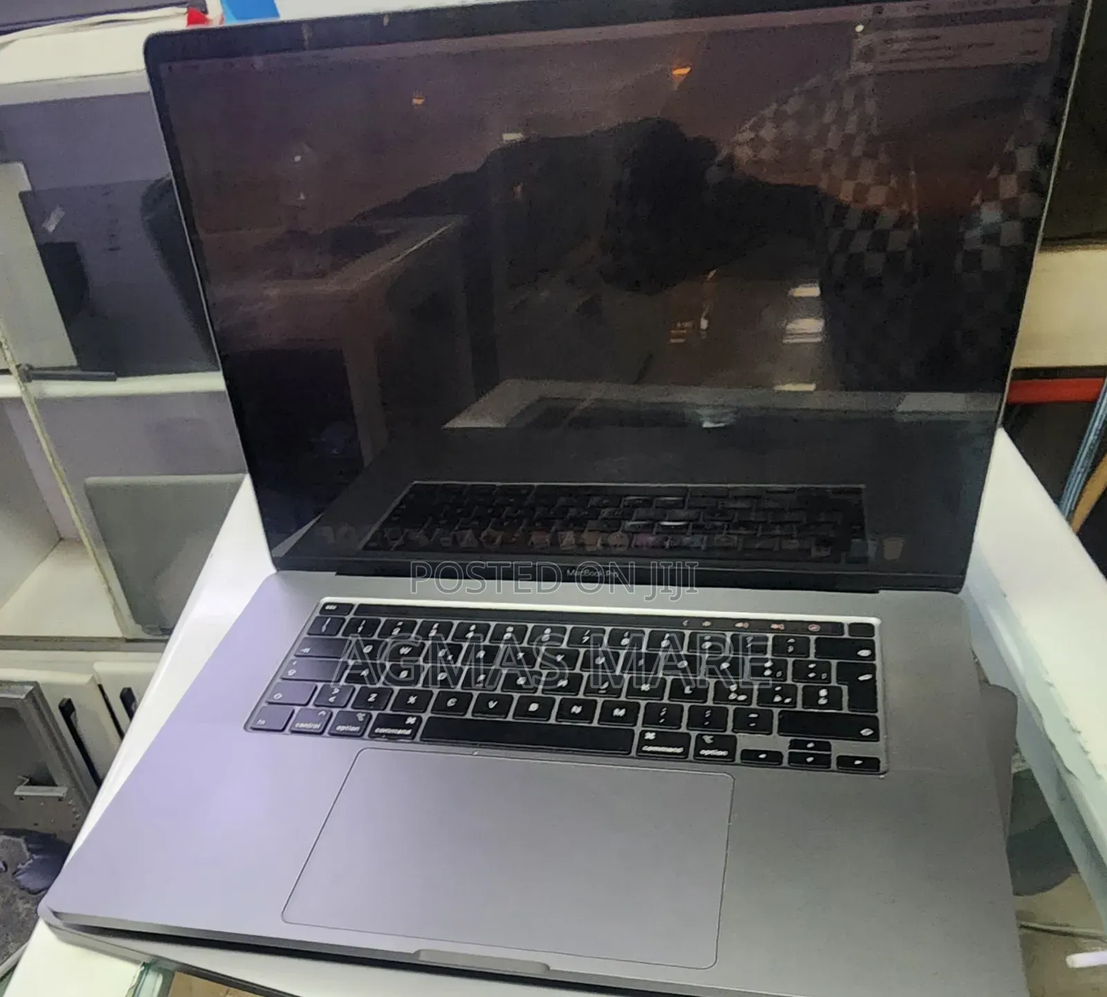 New Laptop Apple MacBook Pro 2019 16GB Intel Core i7 SSD 256GB