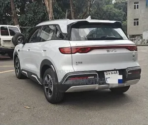 BYD Yuan Up 2025 Off white