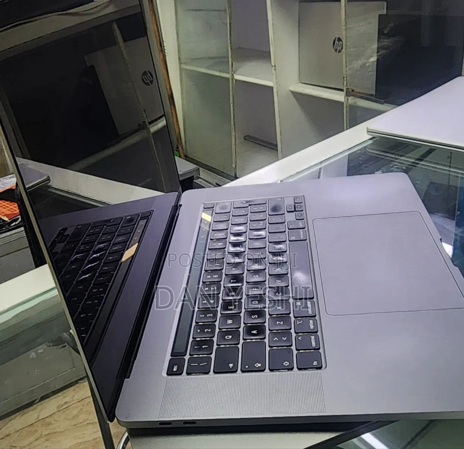 New Laptop Apple MacBook Pro 2019 16GB Intel Core i7 SSD 256GB