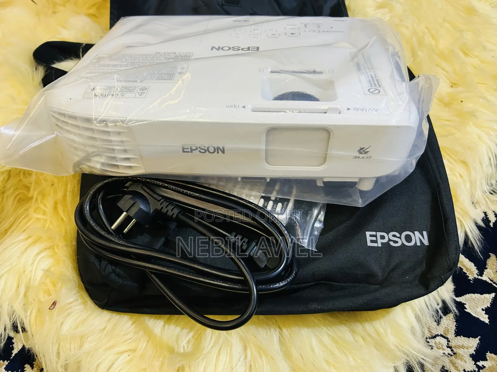 Epson Eb-S05 Svga 3lcd Hd Multimedia Projector 3,200 Lumens