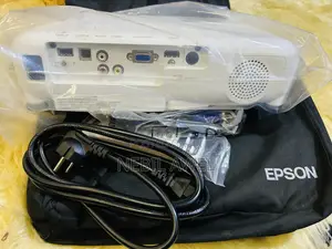 Epson Eb-S05 Svga 3lcd Hd Multimedia Projector 3,200 Lumens