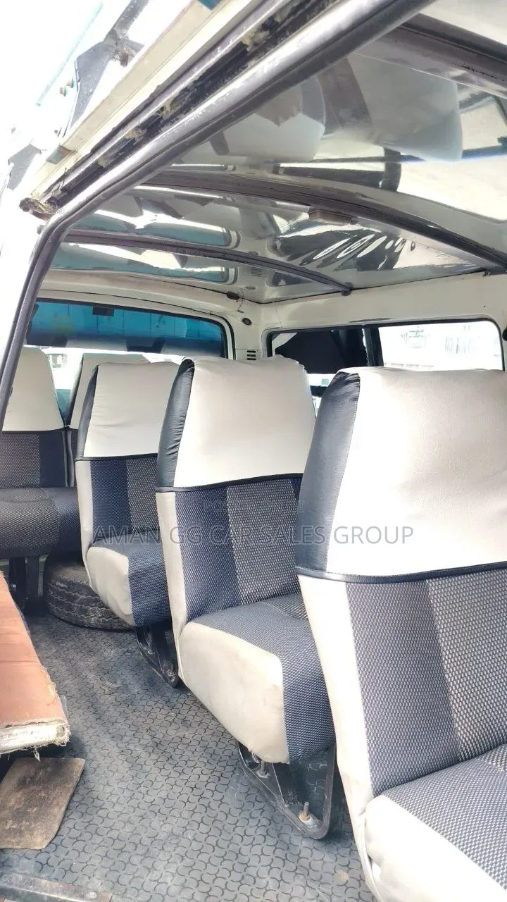 Toyota HiAce 2002 White