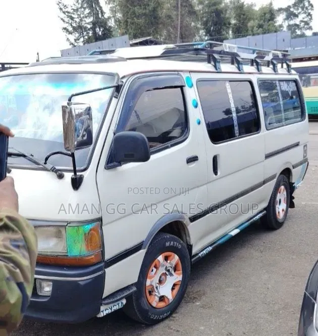Toyota HiAce 2002 White
