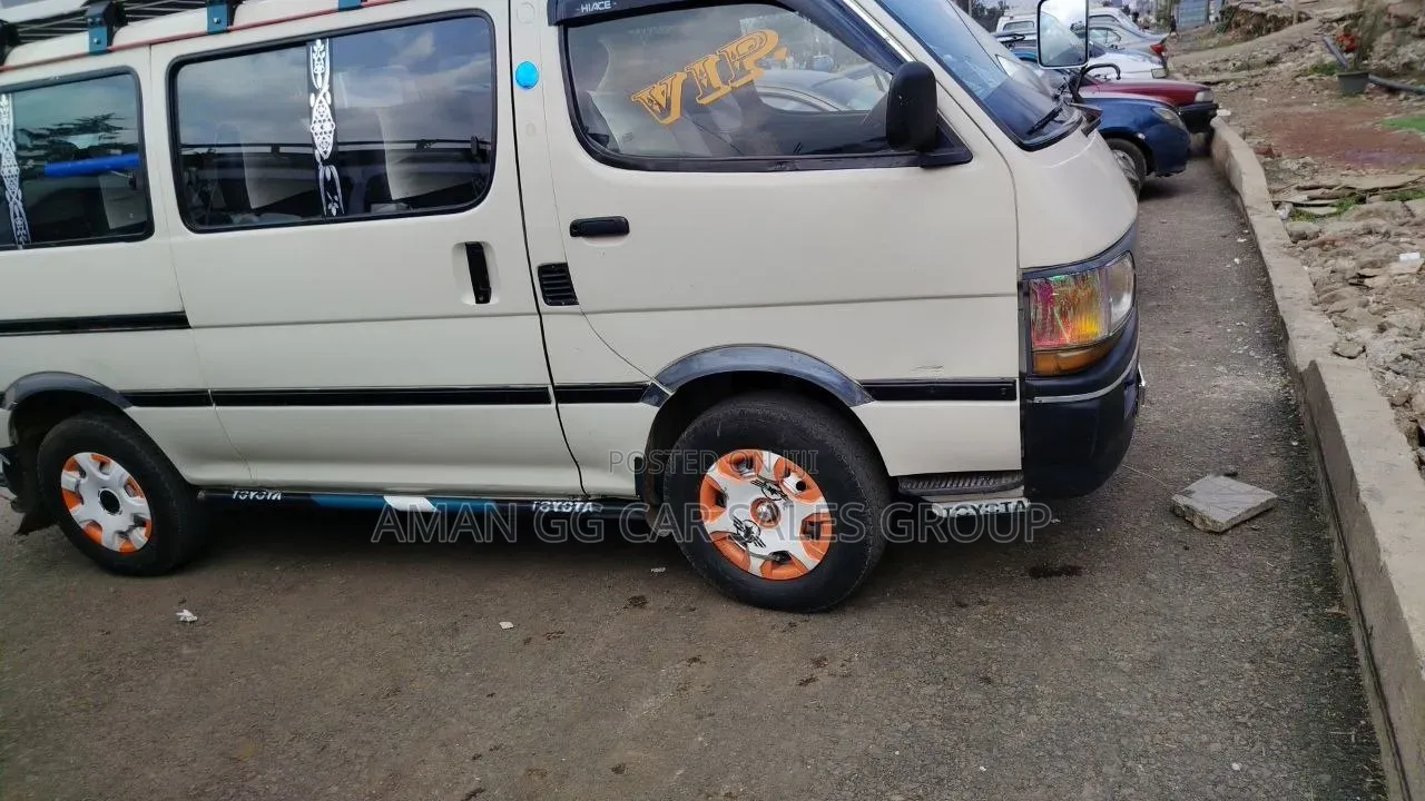 Toyota HiAce 2002 White