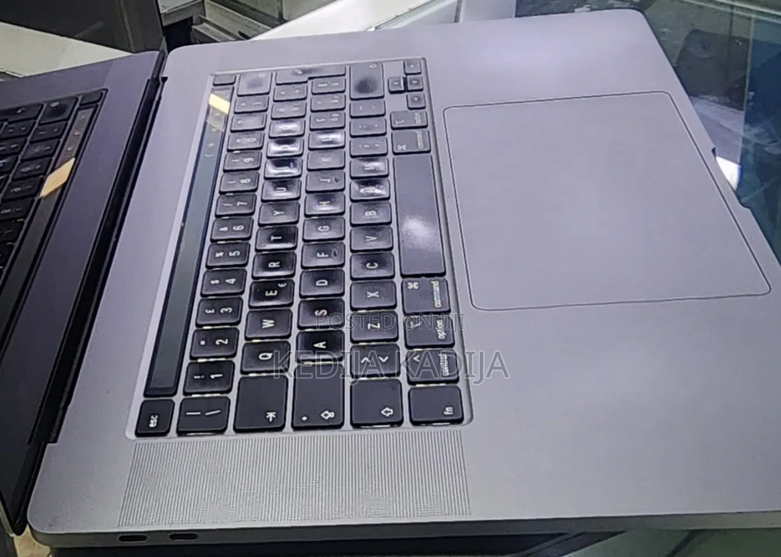New Laptop Apple MacBook Pro 2019 16GB Intel Core i7 SSD 256GB
