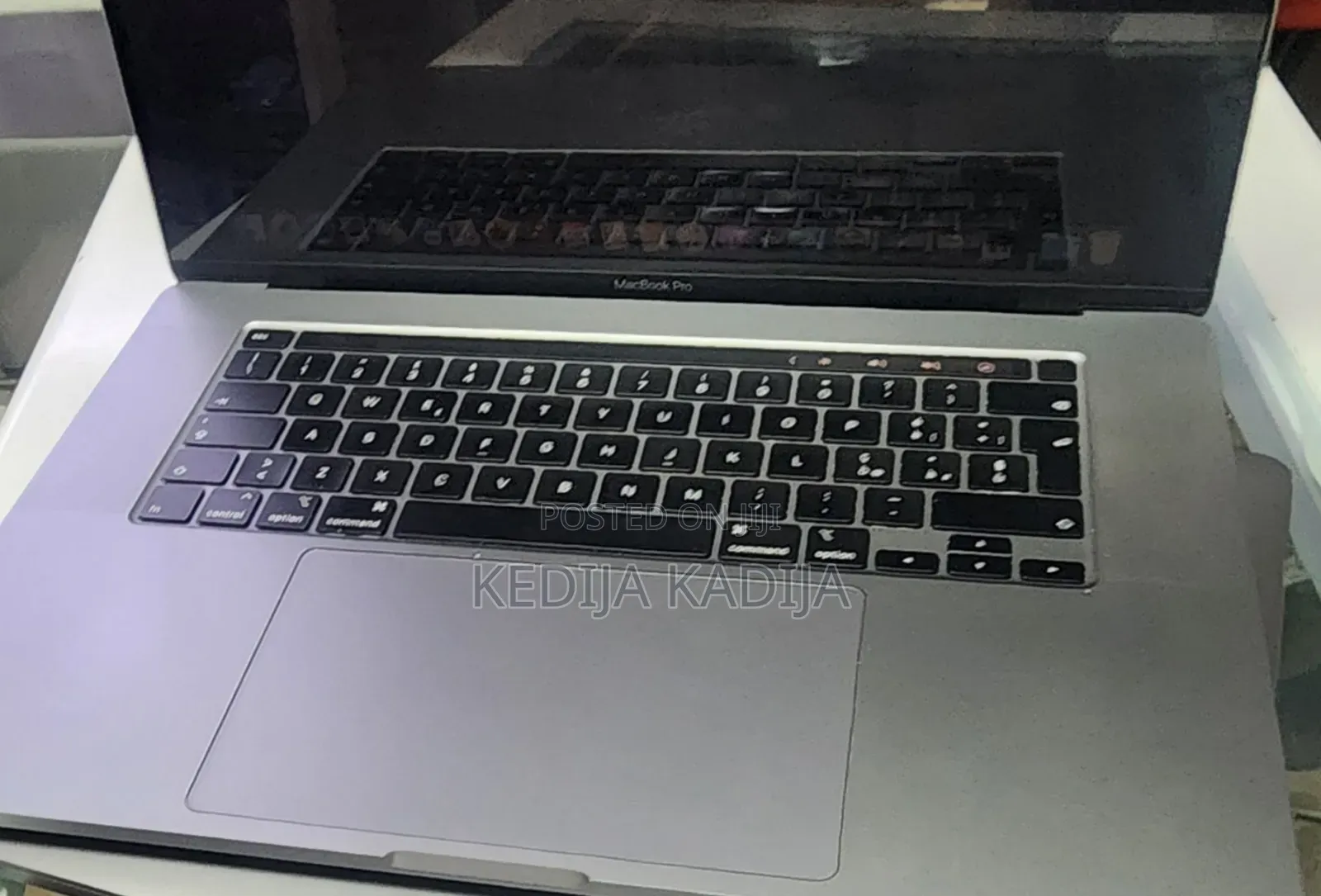 New Laptop Apple MacBook Pro 2019 16GB Intel Core i7 SSD 256GB