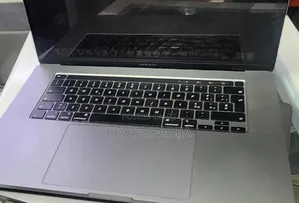 New Laptop Apple MacBook Pro 2019 16GB Intel Core i7 SSD 256GB