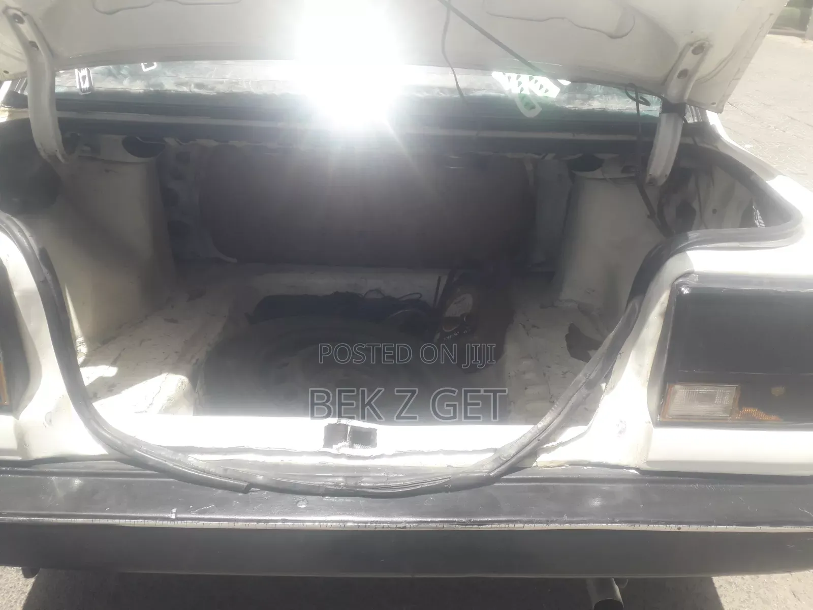 Toyota Corolla II 1986 Ivory