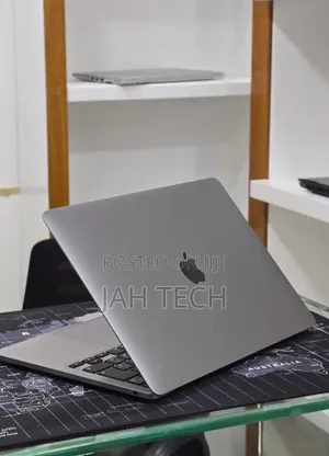 New Laptop Apple MacBook Pro 2020 8GB Intel Core i5 SSD 128GB
