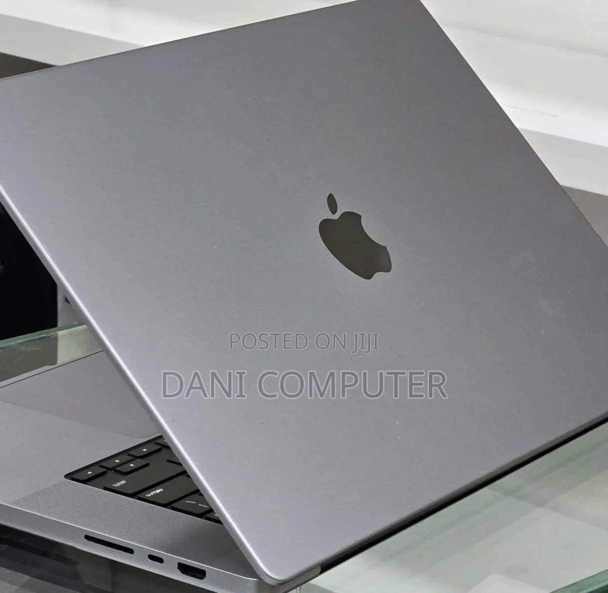 New Laptop Apple MacBook Pro 2021 M1 32GB Apple M1 Pro SSD 512GB