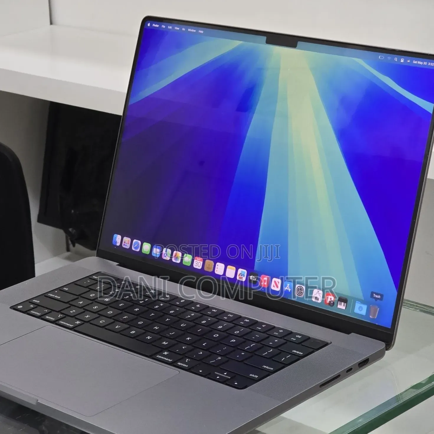 New Laptop Apple MacBook Pro 2021 M1 32GB Apple M1 Pro SSD 512GB