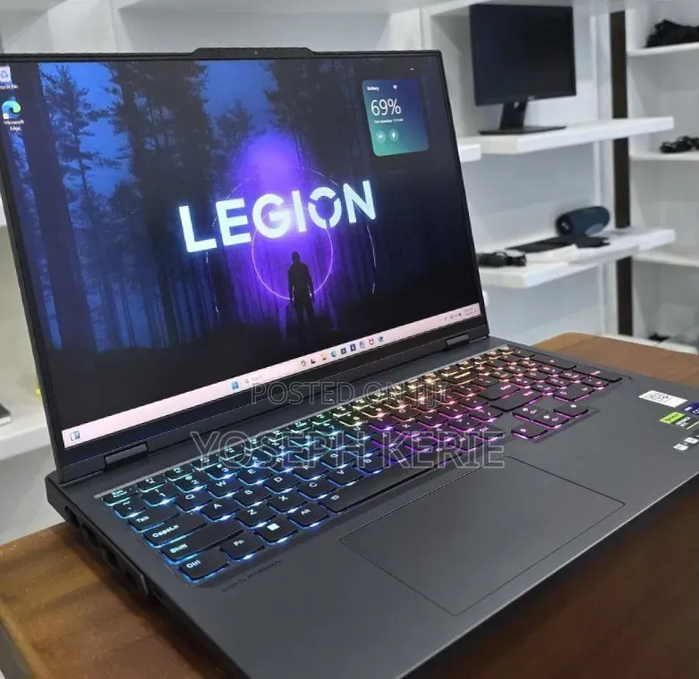 New Laptop Lenovo Legion Pro 7 32GB Intel Core i9 SSD 1T