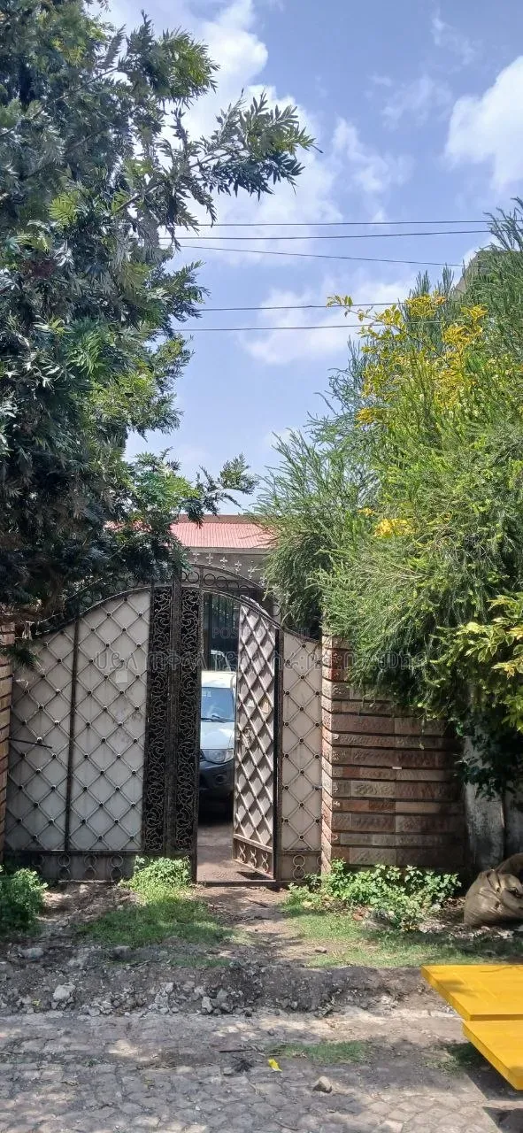 3bdrm House in Gellan City, Akaky Kaliti for sale