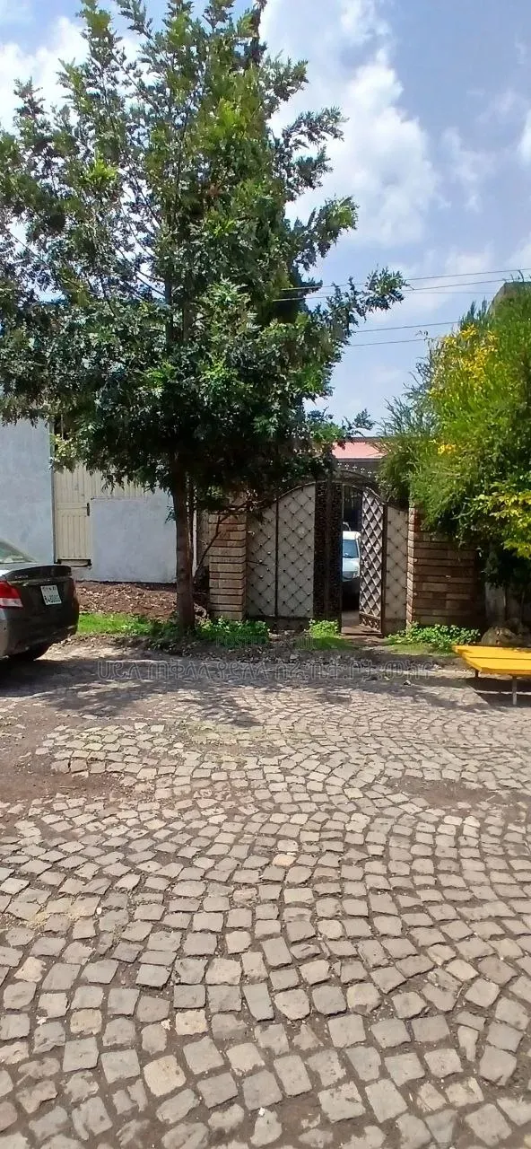 3bdrm House in Gellan City, Akaky Kaliti for sale
