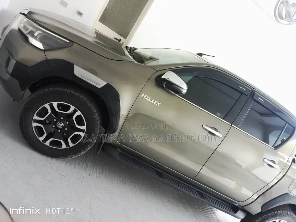 Toyota Hilux 2021 Green
