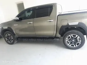 Toyota Hilux 2021 Green
