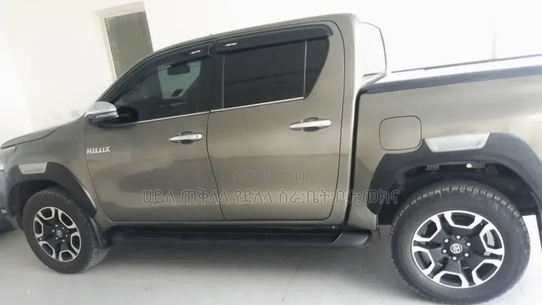 Toyota Hilux 2021 Green