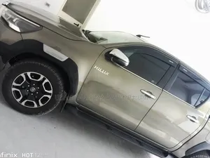 Toyota Hilux 2021 Green