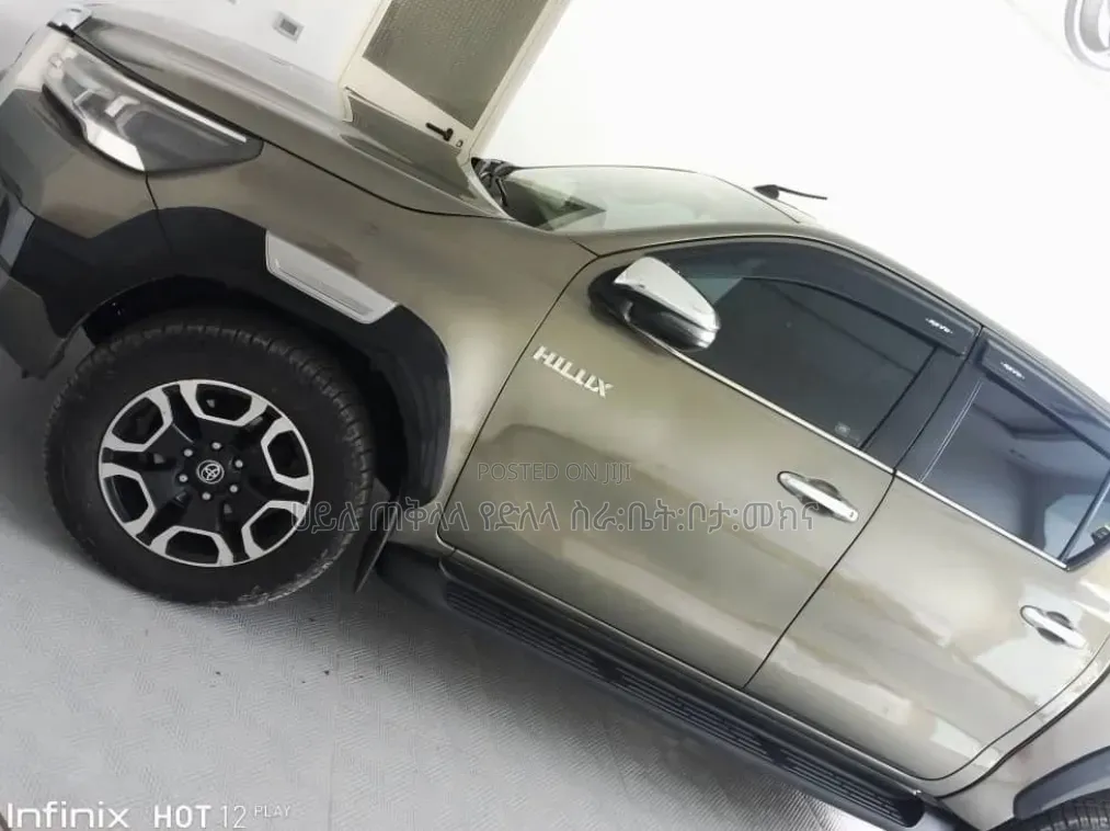 Toyota Hilux 2021 Green