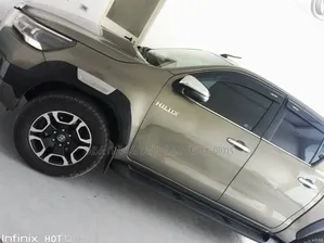 Toyota Hilux 2021 Green