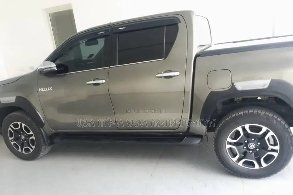 Toyota Hilux 2021 Green